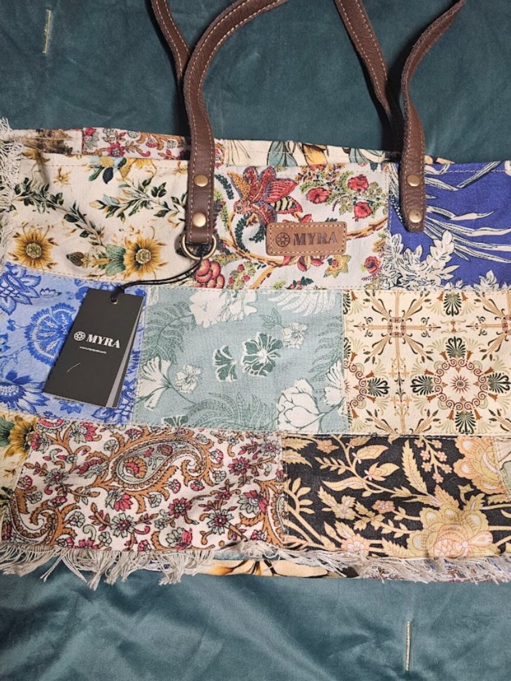Myra Sundial Hollow Weekender Bag in Multi Patch NWT - Picture 2 of 7